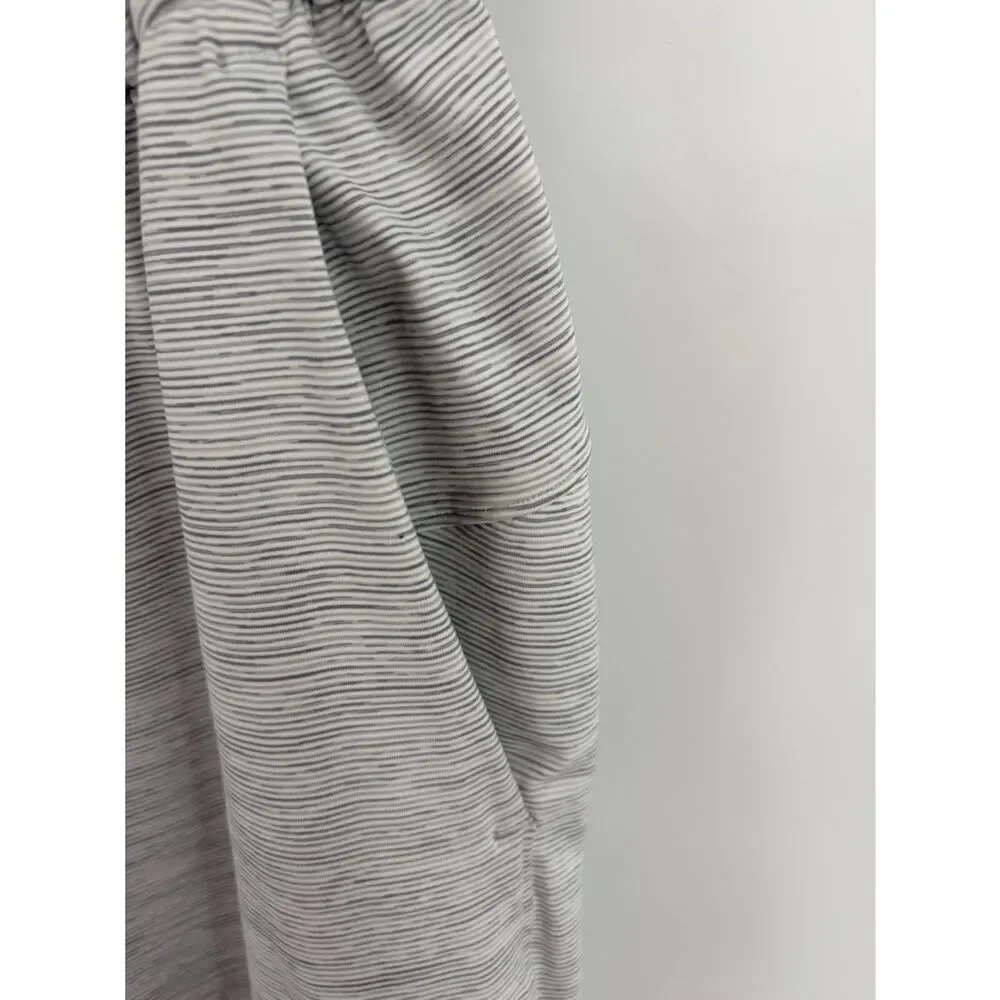 Lululemon on the fly pant light gray 27” women’s 8 athleisure performance